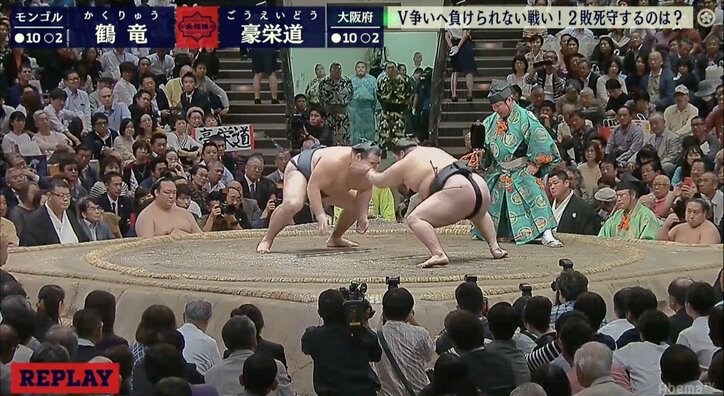 座布団乱舞! 豪栄道、横綱・鶴竜に“張り差し”からの押し出しで優勝戦線に踏みとどまる11勝目 錣山親方「度胸がありますね」