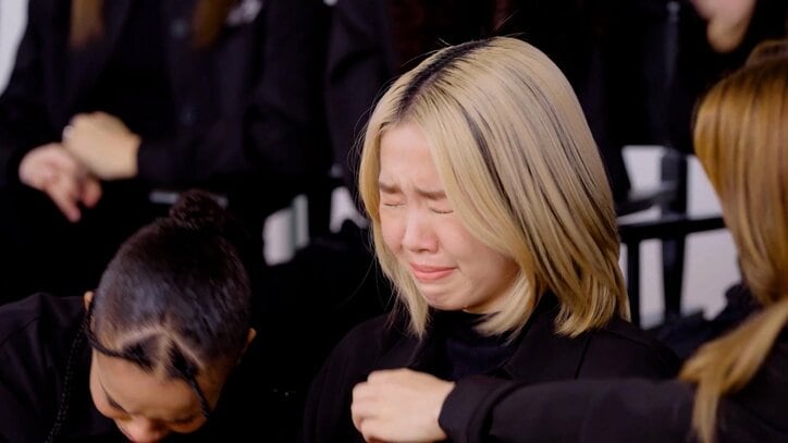 「発表の仕方が怖すぎる！」声をあげ泣きじゃくる練習生たち…過酷すぎる脱落者発表が話題に HYBE米オーディション