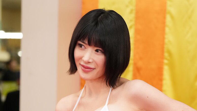 バスケ日本代表候補までいったセクシー女優、意外な特技に「すご！」 “英語禁止ボウリング”舞台裏に密着