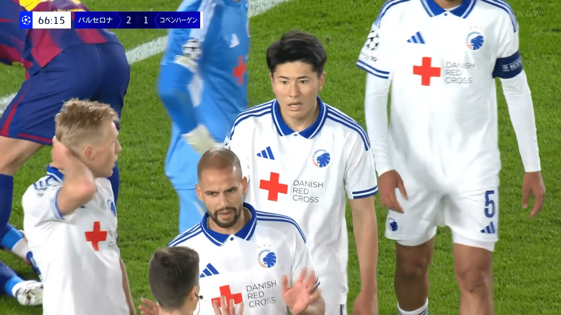 PK判定に唖然とする鈴木淳之介