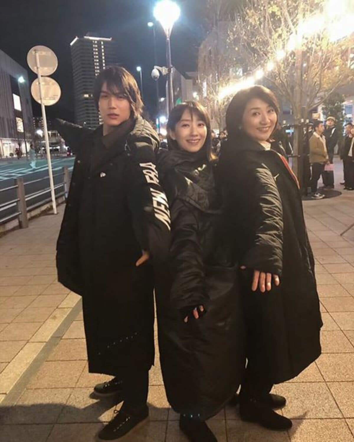 波瑠・松下由樹・中川大志の仲良し3ショットに反響「3人が本当に仲良しで嬉しいです」 | 話題 | ABEMA TIMES | アベマタイムズ