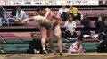 これが元関取の意地！ “規格外”の197センチ新人力士を撃破 土俵外に“裏返って”吹っ飛ぶ衝撃決着に館内どよめき