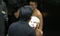 敗者がレフェリーに詰め寄り「WHY！？」 物議を醸した衝撃TKOに「推測で試合を止めた」擁護の声も 【ABEMA 格闘TIMES】