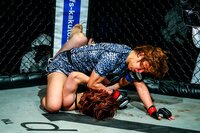 無慈悲なパウンドに「止めてあげて」 視聴者騒然、“独身アラフォー最強”女子の圧勝劇