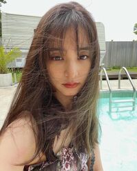 新木優子の大人っぽい“オーバーリップメイク”ショットに悶絶の声「もータイプすぎてしんどい」