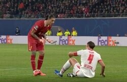 お前やんのか？ かかって来いよ！ “ブチギレ”報復タックルに「ぶっ飛ばしてる」 あわや一触即発… 「もはやケンカ」「ヌニェス落ち着けw」