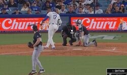 一体、何が起きた？ 大谷翔平、爆速打球で“想定外のハプニング”「ヤバいな」「これはアカン」 審判が大変なことになる… ファン騒然