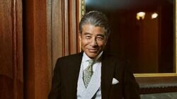 舘ひろし、私服コーデで74歳の“花婿姿”を披露 「映画のような」理想の結婚式を形に 『ゼクシィ』巻頭グラビア登場