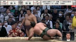 おれ、勝ったのになんでここに…翔猿が勝利直後に回転落下、土俵下で呆然「なんだいまの」