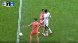 史上最悪レベルの大乱闘に続き… 数分後に2度目の大乱闘が発生！スローインのボールを返さない→怒りが収まらない両チームが再び揉める瞬間　とにかくイライラするから殺り合いたい