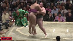 1敗対決は怪力・栃ノ心に軍配　164キロ御嶽海をつり出して優勝争いに生き残り