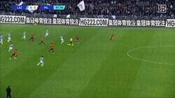 「邪魔だ！」鎌田大地ライバルが審判にブチギレ！ 速攻チャンスをレフェリーに“連続ブロック”で潰された悲劇の一部始終…「可哀想」「不運すぎる」などファン同情