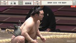 手負いの炎鵬、右腕はテーピングぐるぐる巻き 奇襲実らず防戦一方の完敗