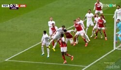 「ほぼ冨安のゴールだ」冨安健洋が大一番で大仕事！ ゴリっと身体を入れ相手をブロック→オウンゴール誘発の瞬間「冨安がちゃんと競ったから生まれた得点」