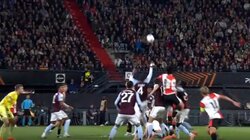 「審判おかしい」上田綺世の豪快ゴールが“誤審”で取り消し…スタジアム大ブーイング「どこがファウル？」物議を醸すジャッジにファンも監督も憤慨