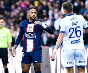 「サッカー界を凍らせるタックル」W杯直前に…ネイマールへの激しいチャージに世界震撼！「誰もが心配したキック」