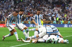 【W杯】「アルゼンチン、バモス！」　本田圭佑が興奮に「ごめーん！」…先制後は「ちょ、喜び過ぎんなって」