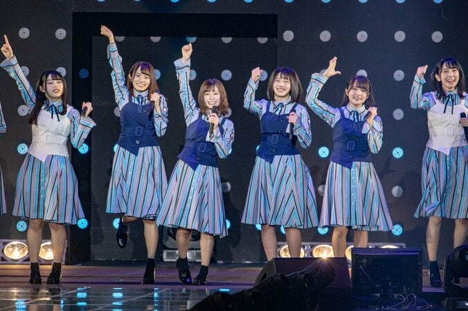 日向坂46が平成最後の『TGC』で3曲ミニライブ、濱岸ひよりが初ランウェイで笑顔を見せる 34枚目