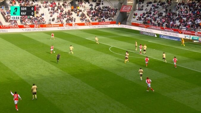 一体何した？中村敬斗、完全個人技で絶好チャンス創出「良いコースだな」カットイン→意表をついたニア打ち抜きショット炸裂の瞬間 3枚目