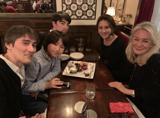道端カレン、“兄”&母らと共に長男14歳の誕生日を祝福「成長してくれたなぁ～」 1枚目