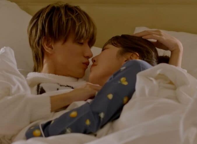 【写真・画像】お風呂で音が漏れる濃厚キス…指原莉乃と同期の31歳元アイドル、混浴で激しいスキンシップ！岩田剛典「これ一番エロいシーンじゃないですか」　1枚目