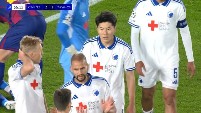 PK判定に唖然とする鈴木淳之介