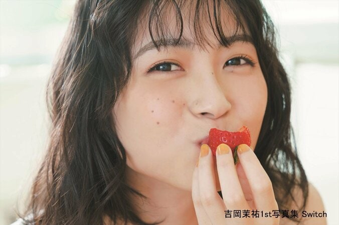 声優ユニット“ Wake Up, Girls！” センター『吉岡茉祐 1st 写真集 Switch』発売 2枚目