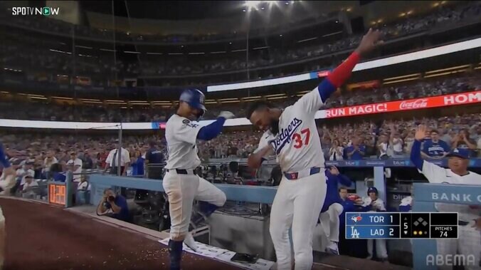 大谷翔平、4戦ぶり45号 首位攻防最終決戦で松井裕樹から9回ダメ押し弾 山本由伸の勝利も決定づける一発に敵地どよめき 5枚目