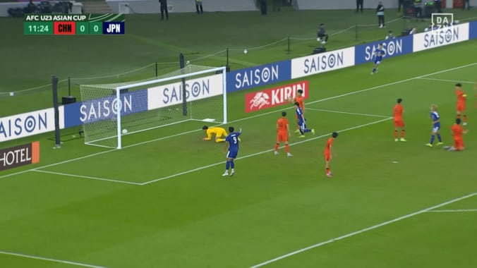 「横綱昇進だ」日本代表MFの“超速弾”に中国守備陣が唖然！「万里の長城を大関が破った」「振りまで速い！」無失点の“壁”を粉砕【U23アジアカップ】 5枚目