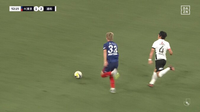 嘘だろ? 日本代表ドリブラーの爆速50m独走にSNS騒然「あんな速かったのか」「怖すぎる」圧巻ドリブル突破→アウトサイドパスで決定機演出 5枚目