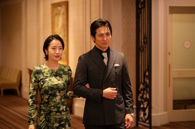 【写真・画像】愛人の重要人物を“接待”後に「ご苦労さま」 正妻の一言に美月（桜井日奈子）が鬼の形相 『余命3ヶ月のサレ夫』第2話　2枚目