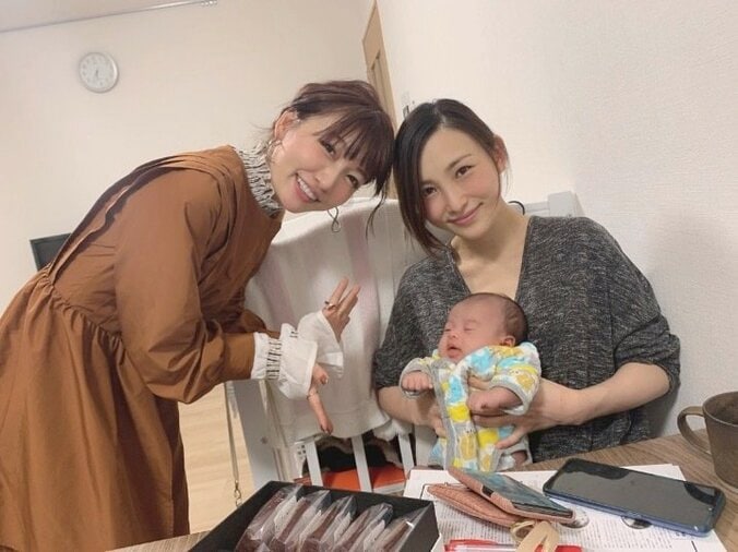 あいのり・桃、はあちゅう氏の赤ちゃんと初対面し感激「ちっちゃーーー！！」 1枚目