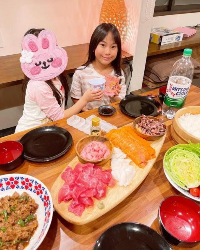  みきママ、娘の友人が泊まりにきた日に作った料理「リクエストのお寿司にしよう」  1枚目