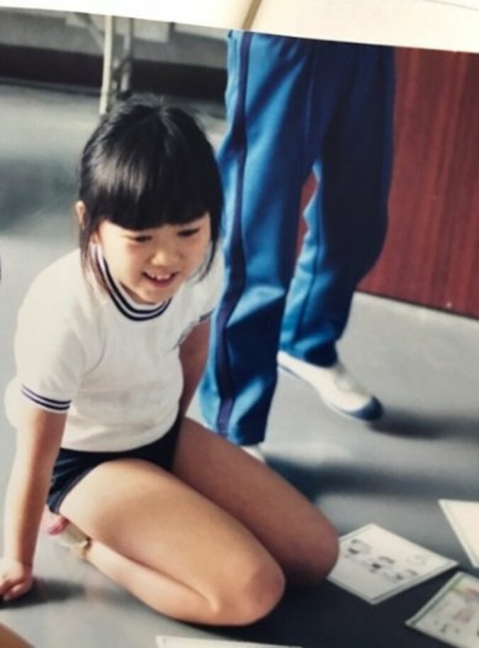 江上敬子、髪質が激変していく幼少期の写真を公開 1枚目