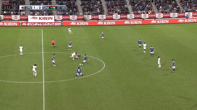 「ワールドクラスだ」「異次元」佐野海舟の“鉄壁すぎる守備”にファン騒然！「全部ボール奪取するやん」ガーナFWを封殺した瞬間 5枚目