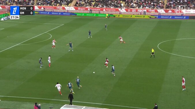 魔法かよ！南野拓実、背後からのボールを圧巻“ビタ止め”！「後ろからのトラップうまかったな」「やばすぎる」タッチライン際で浮き球をパーフェクトコントロールした瞬間 2枚目