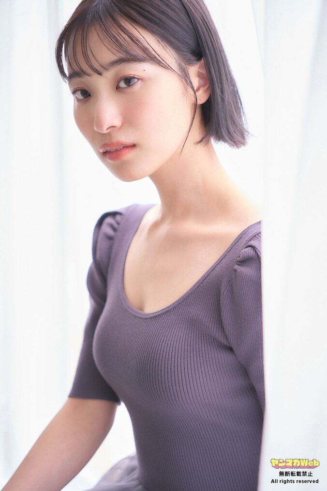 “話題の気象予報士”今井春花、普段と異なる大人っぽい表情も ヤンマガWebカット公開 2枚目