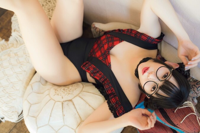 透明感抜群ながらフェティッシュな衣装も着こなす コスプレイヤー・うたたね翠がヤングアニマルWebに登場 3枚目