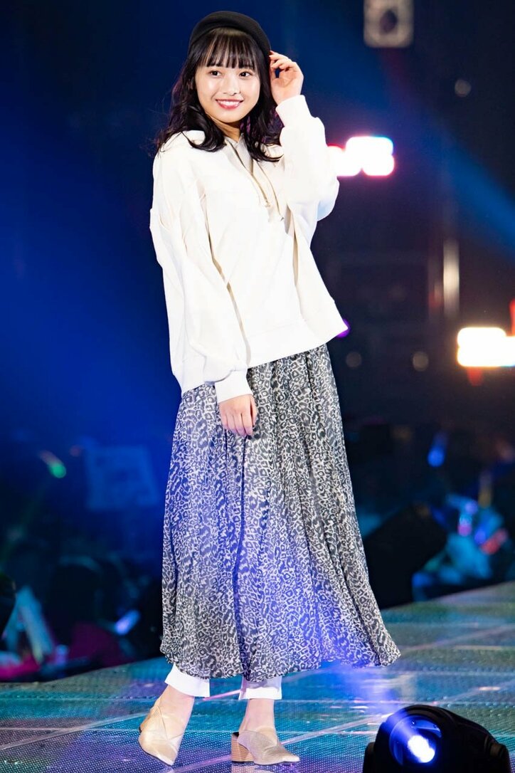 日向坂46が平成最後の『TGC』で3曲ミニライブ、濱岸ひよりが初ランウェイで笑顔を見せる