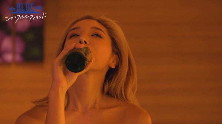 ベッドで馬乗りになってキス 女王様系セクシー美女のアタックに「妖艶」「エロい！」と興奮の声『シャッフルアイランド Season3』#6