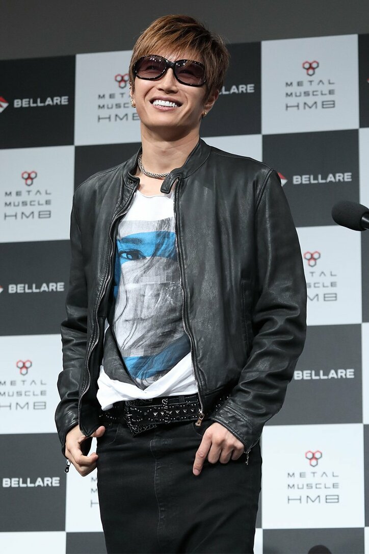 体脂肪率7% GACKTの腹筋チラ見せに女性記者たちがざわめく