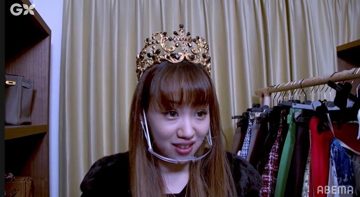 エンリケ、自宅のクローゼットを公開 1000万円越えのアクセサリーが次々登場