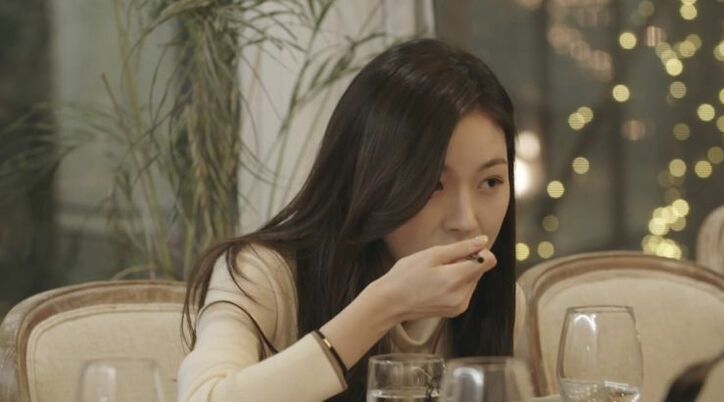 色気漂うタレ目美女の登場に男子たちが興奮…静かなシェアハウスに4人目の女子が入居