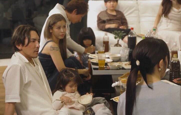 【写真・画像】「男の人を欲してたのかな？」39歳シンママ美女、2歳娘の男性への“懐き方”に驚き　2枚目