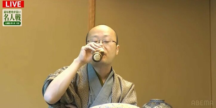 渡辺明名人は“ごくごく”、藤井聡太竜王は“ちゅーちゅー” ドリンクの飲み方にも個性？ファンも注目「かわいい」「豪快ね」
