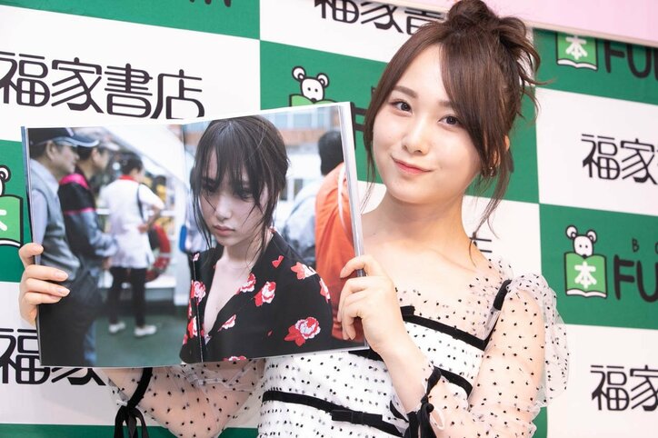 AKB48高橋朱里、1st写真集でランジェリーカットに挑戦「ファンのために頑張りました」