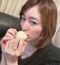 松井珠理奈、肉まんを食べるキュートなオフショットを公開 ファンから「あざといのに可愛い」と称賛