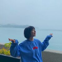 「可愛いなぁ、、、」「笑顔が素敵！」山之内すず、お茶目なオフショットを公開しファン歓喜