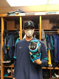 岩隈まどか『Mariners and Padres Win』