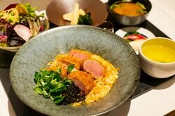 玉子でとじない！？“進化系丼ぶり”が登場 藤井聡太竜王「カツ丼」、羽生善治九段は「親子丼」／将棋・王将戦七番勝負第4局